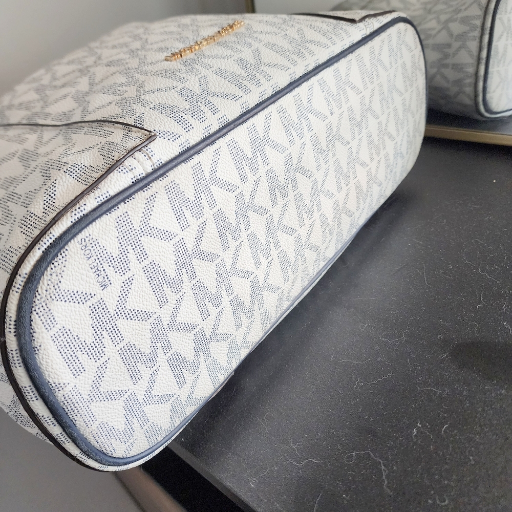 Michael Kors‎ Anita Navy and White Signature Shoulder Bag - Picture 6 of 14